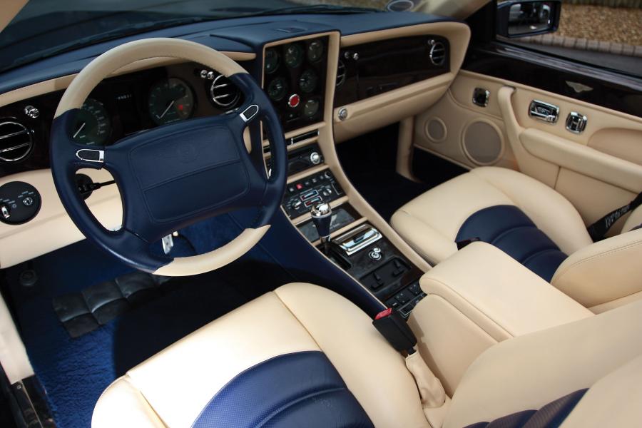 Интерьер Bentley Azure Le Mans Series Limited Edition 2002 года  (фото 5 из 6)